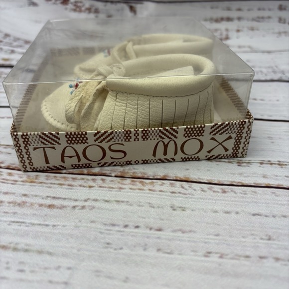 Vintage Deer skin beaded baby moccasins Taos Native American Indian Made Sz 0 NB - Picture 4 of 5